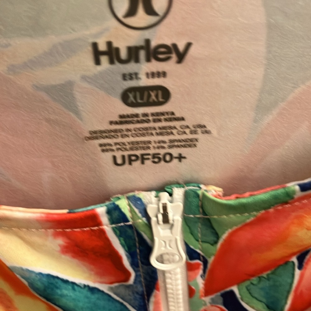 Hurley UPF 50t Ladies Sun Tee. Perfect Gorgeous Top for hot summer days. vibrant - Picture 3 of 8